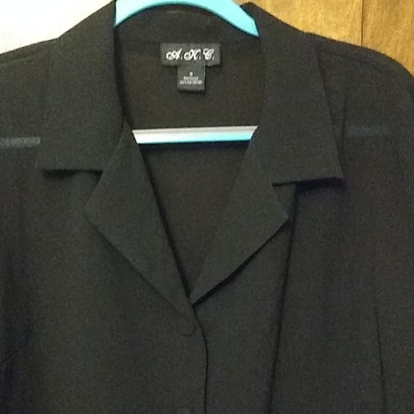 NWOT AKC BLACK EYELET EMBROIDERED TOP - Picture 2 of 8